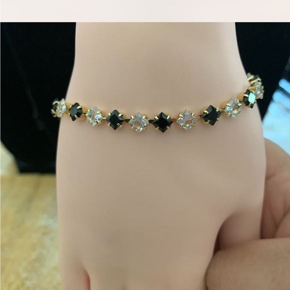 Elegant Gold and Black Bracelet - Picture 2 of 3